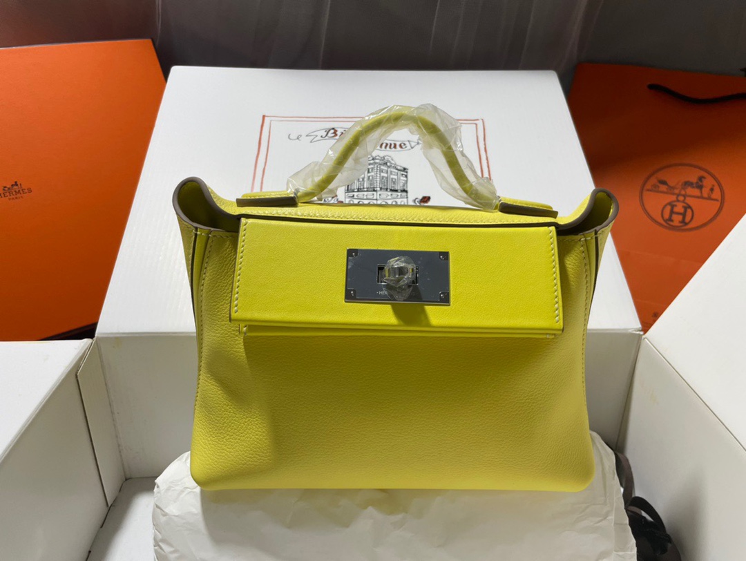 Hermes Kelly 2424 29cm Handbag in Yellow Clemence Leather 